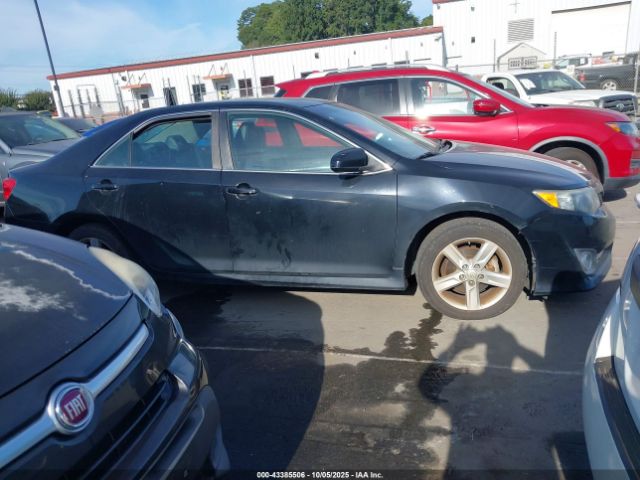 Toyota Camry Se Image 14