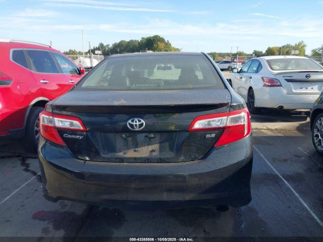 Toyota Camry Se Image 13