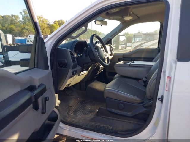 Ford F-550 Xl Image 11