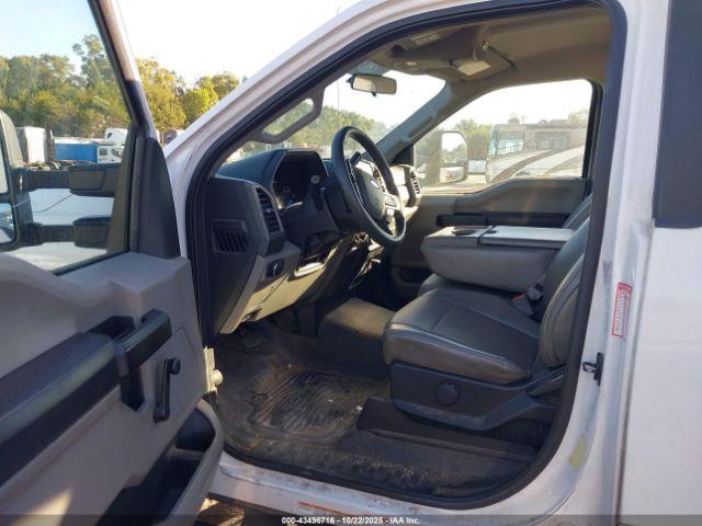 Ford F-550 Xl Image 11