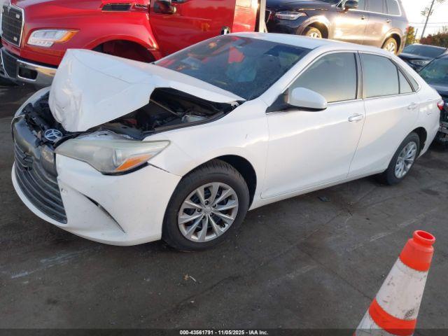 Toyota Camry Le Image 3