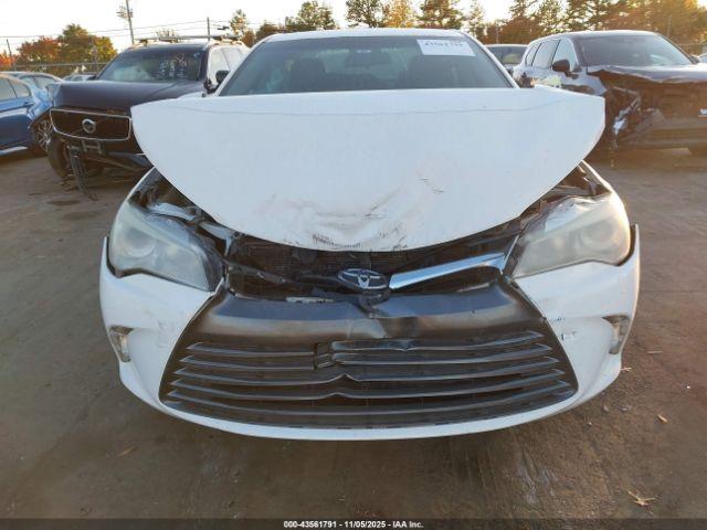 Toyota Camry Le Image 9