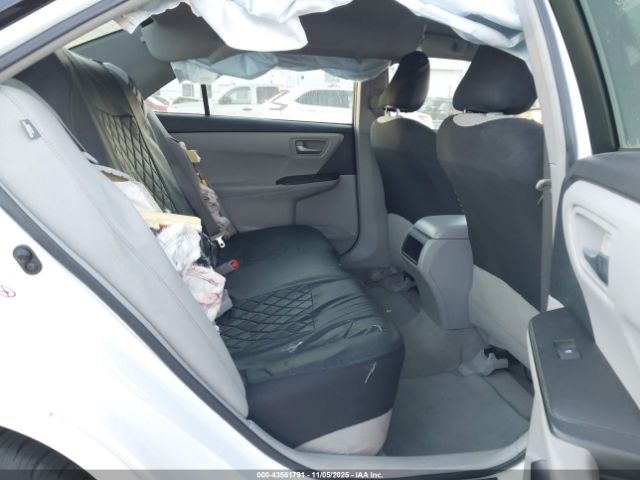 Toyota Camry Le Image 12