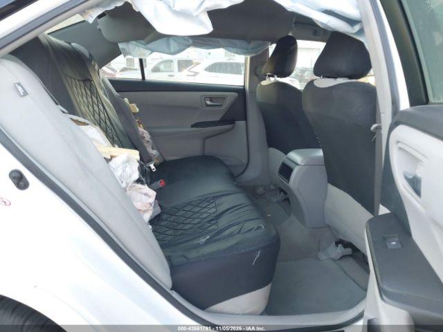 Toyota Camry Le Image 12