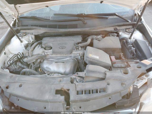 Toyota Camry Le Image 11