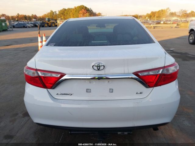 Toyota Camry Le Image 14