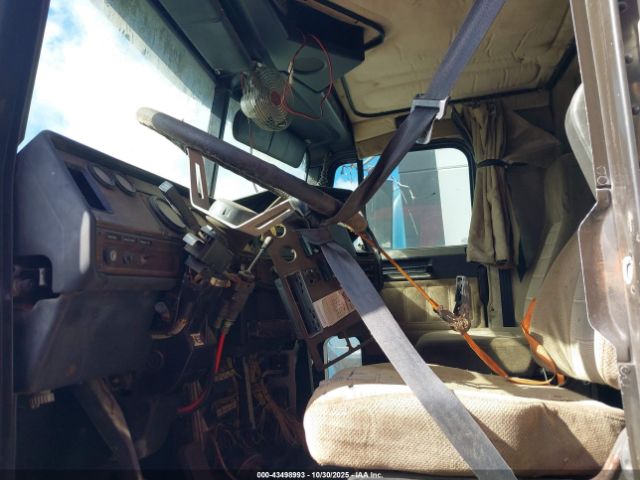 Freightliner Conventional Fld120 Image 7