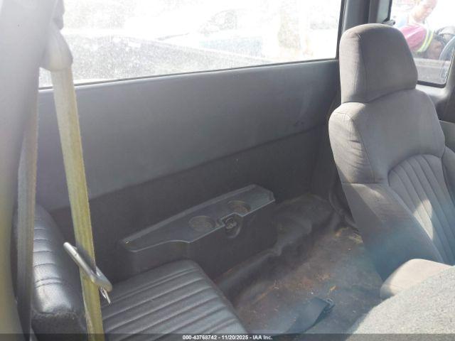 Chevrolet S-10 Image 9