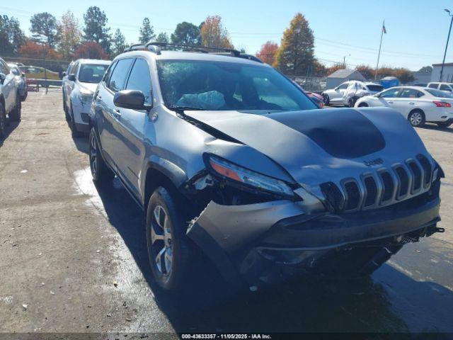  Salvage Jeep Cherokee