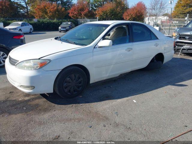 Toyota Camry Le Image 6