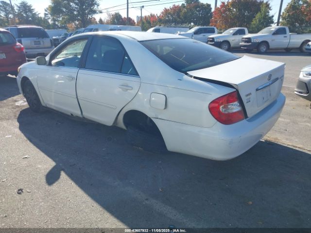 Toyota Camry Le Image 4