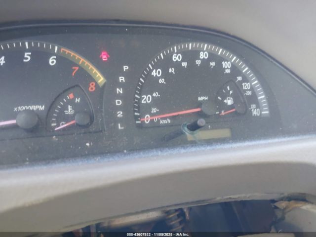 Toyota Camry Le Image 9