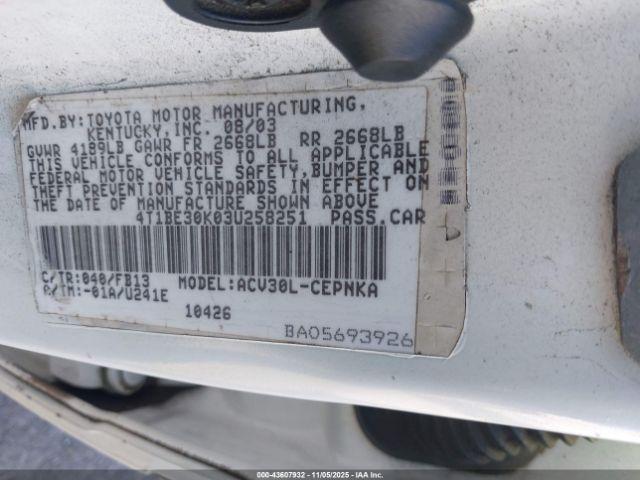 Toyota Camry Le Image 3