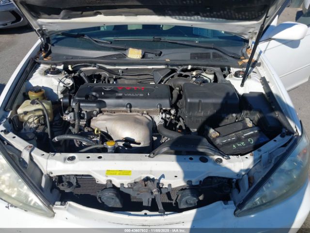 Toyota Camry Le Image 7