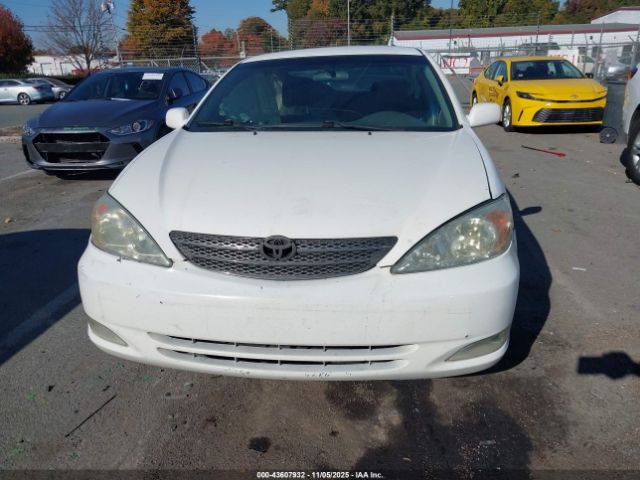 Toyota Camry Le Image 12