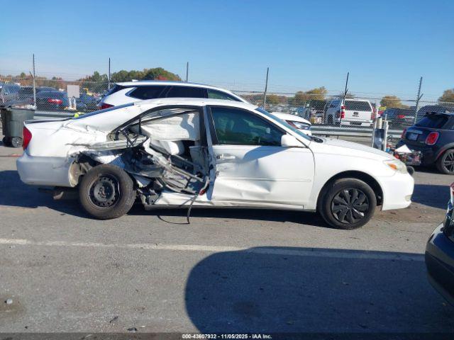 Toyota Camry Le Image 8