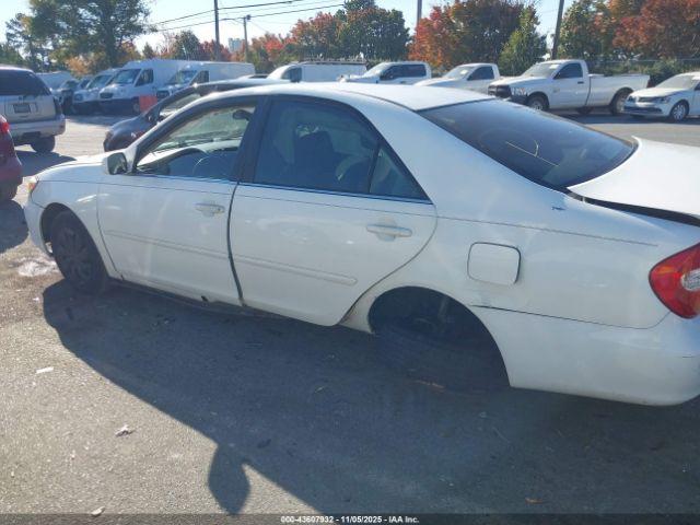 Toyota Camry Le Image 11