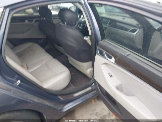 Hyundai Genesis 3.8 Image 9