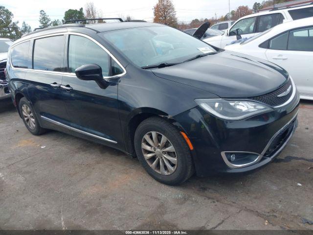  Salvage Chrysler Pacifica