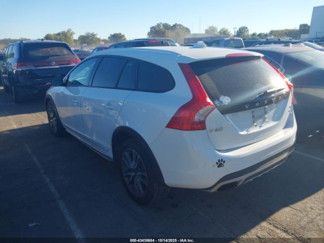 Volvo V60 Cross Country T5 Image 2