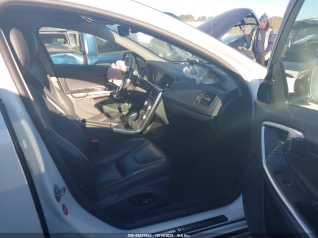 Volvo V60 Cross Country T5 Image 9