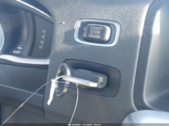 Volvo V60 Cross Country T5 Image 10