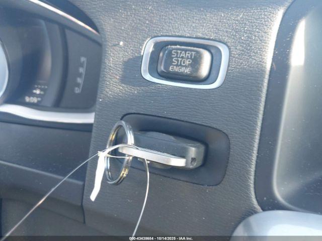 Volvo V60 Cross Country T5 Image 10