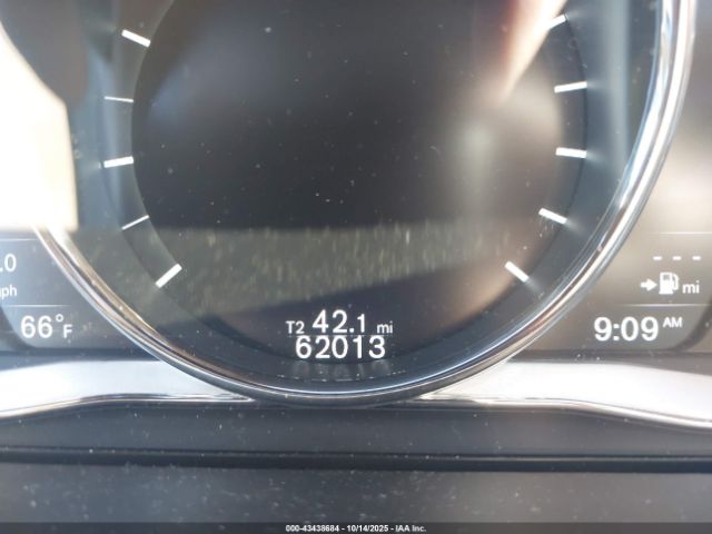 Volvo V60 Cross Country T5 Image 13