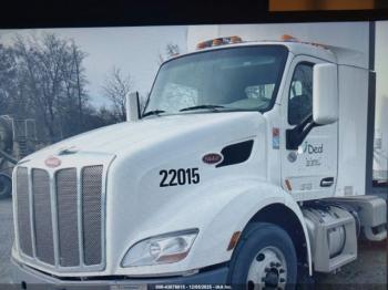  Salvage Peterbilt 579