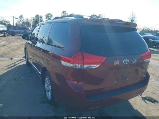 Toyota Sienna Le V6 8 Passenger Image 11
