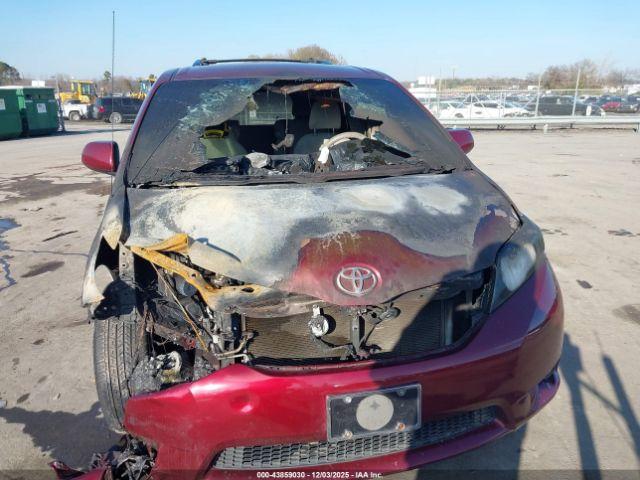 Toyota Sienna Le V6 8 Passenger Image 9