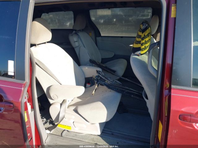 Toyota Sienna Le V6 8 Passenger Image 7