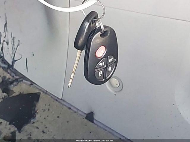 Toyota Sienna Le V6 8 Passenger Image 5