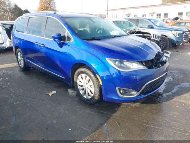  Salvage Chrysler Pacifica