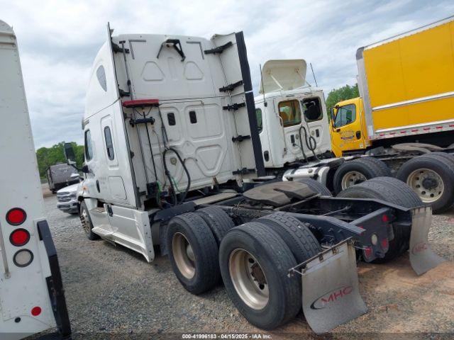 Freightliner Cascadia 125 Image 9
