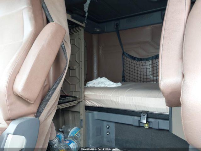 Freightliner Cascadia 125 Image 7