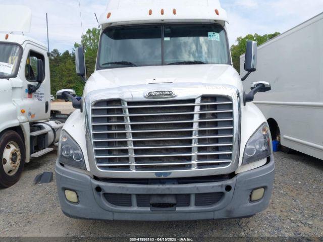 Freightliner Cascadia 125 Image 8