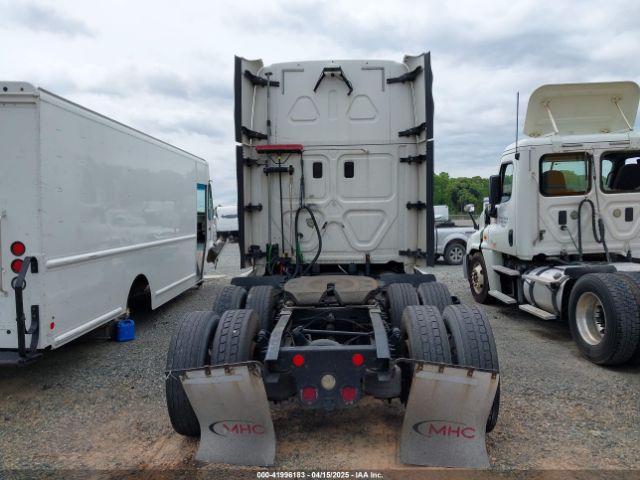 Freightliner Cascadia 125 Image 13