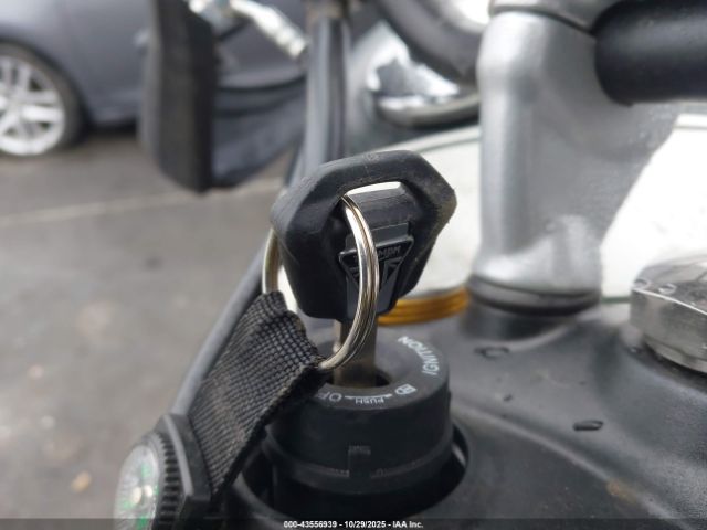 Triumph Motorcycle Scrambler 400 X Image 13