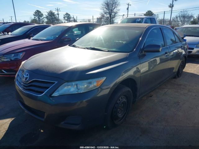 Toyota Camry Le Image 3