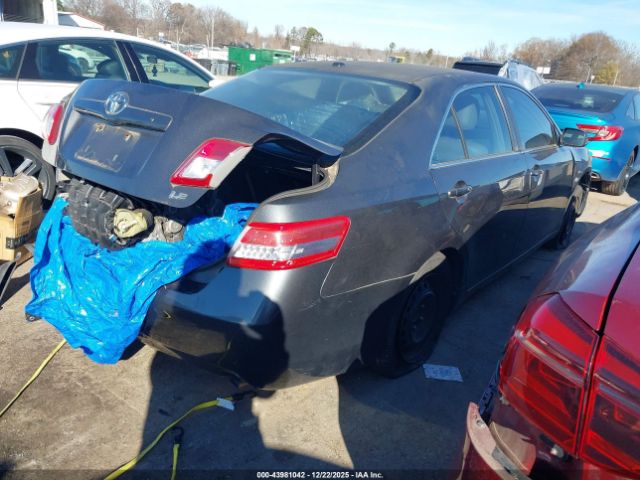 Toyota Camry Le Image 5