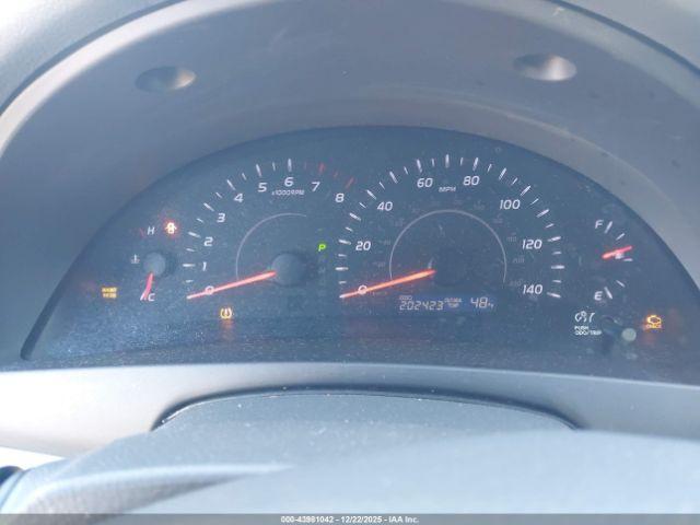 Toyota Camry Le Image 4