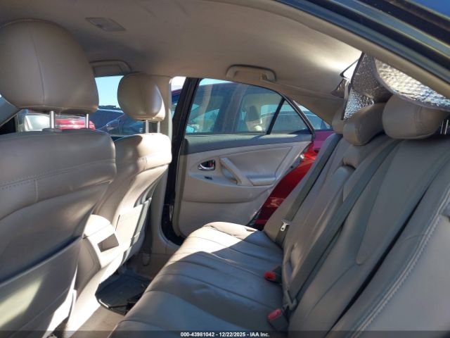 Toyota Camry Le Image 11