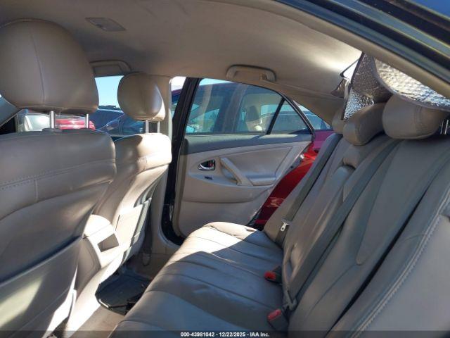 Toyota Camry Le Image 11