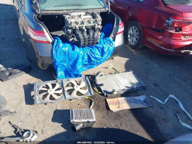 Toyota Camry Le Image 8