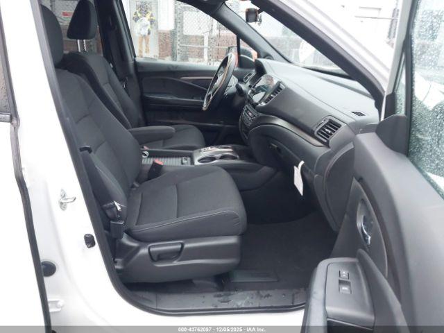 Honda Passport Awd Sport Image 2