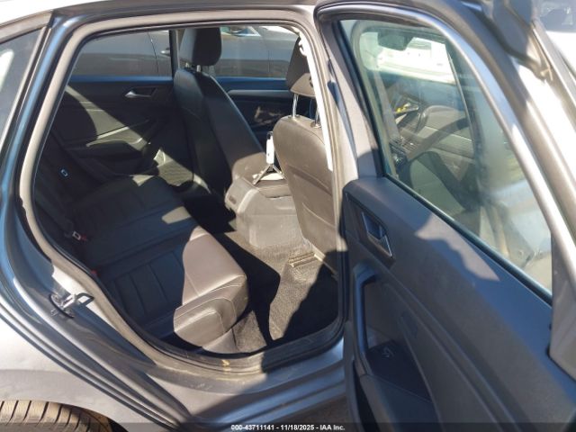 Volkswagen Jetta Image 6