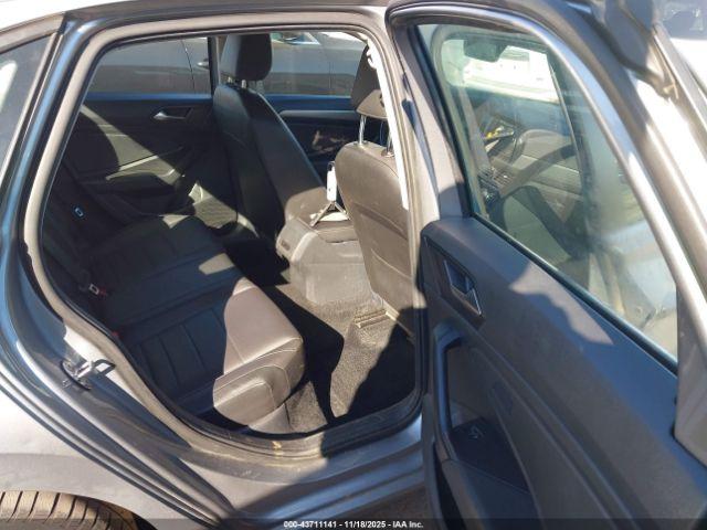 Volkswagen Jetta Image 6