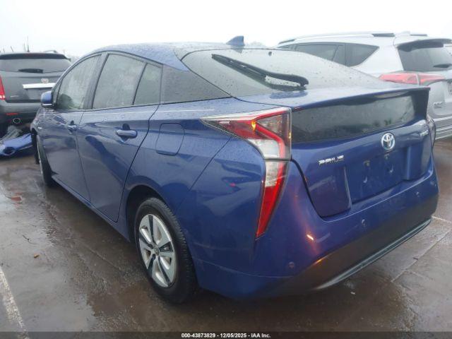 Toyota Prius Two Image 16