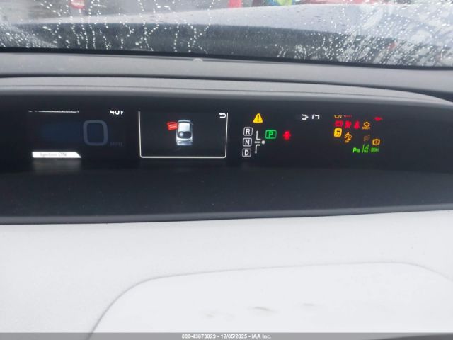 Toyota Prius Two Image 14